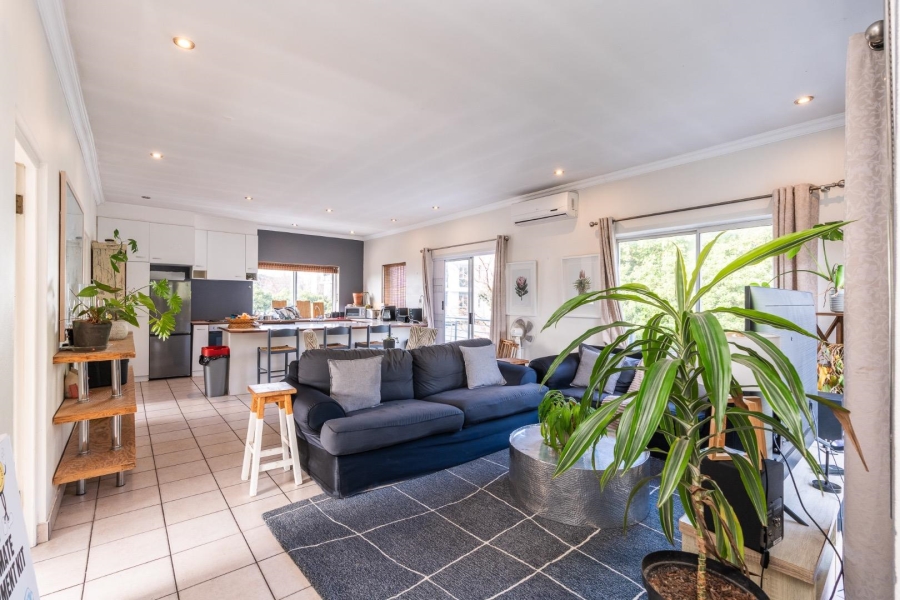 6 Bedroom Property for Sale in Vredehoek Western Cape
